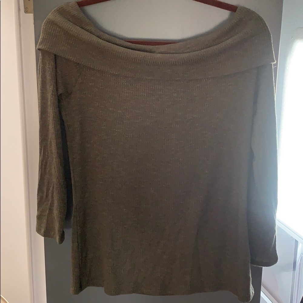 Apartment 9 off the shoulder top